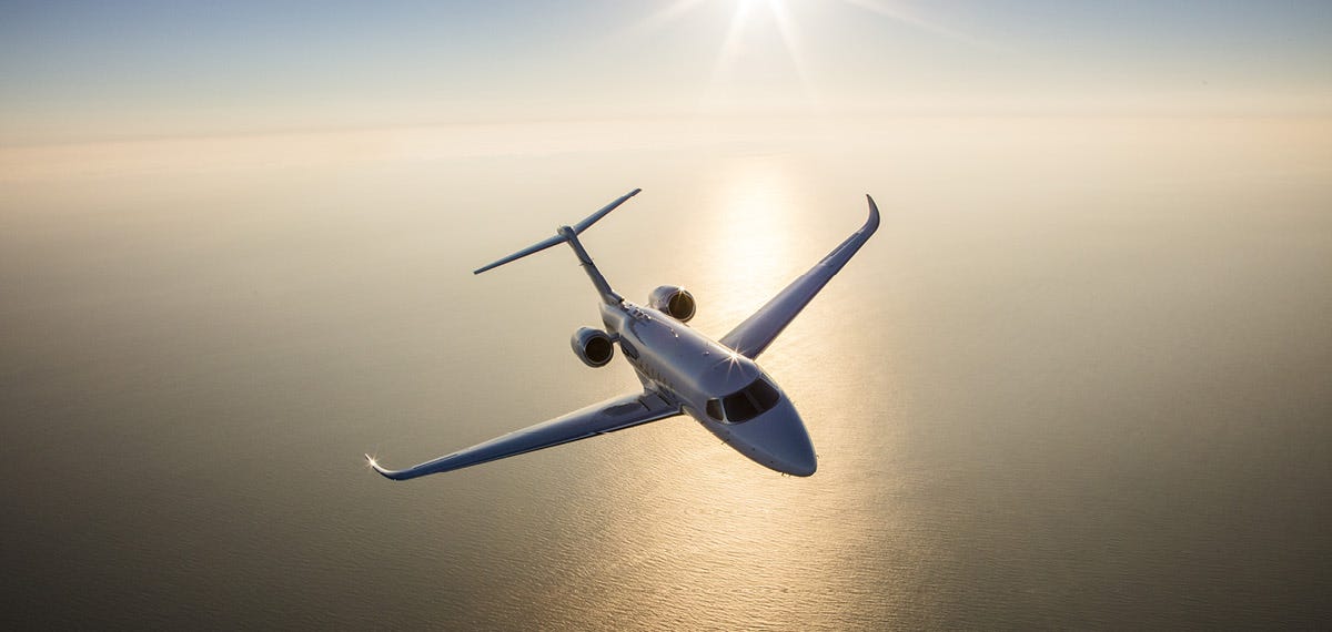 Airplane flying